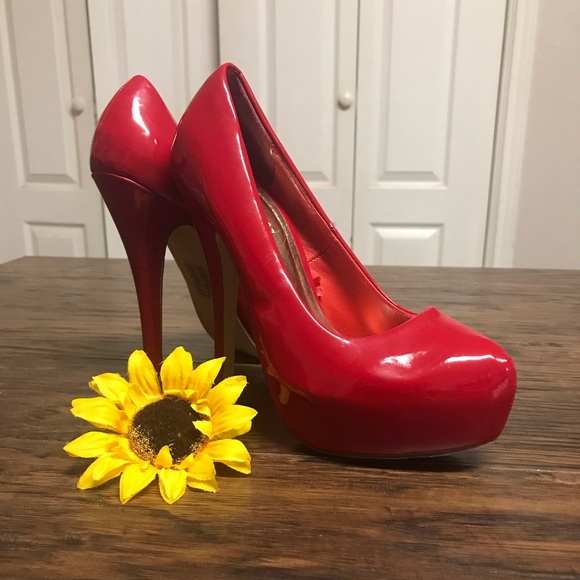 Red heels - Picture 2 of 5